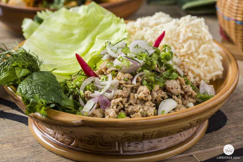 Isaan-style minced chicken salad with rice crackers.